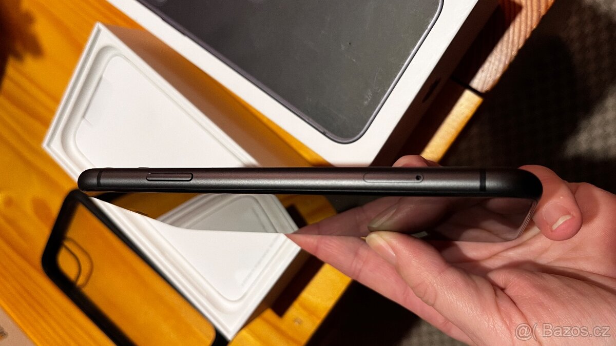 Prodám černý iPhone 11 64GB - top stav - 5