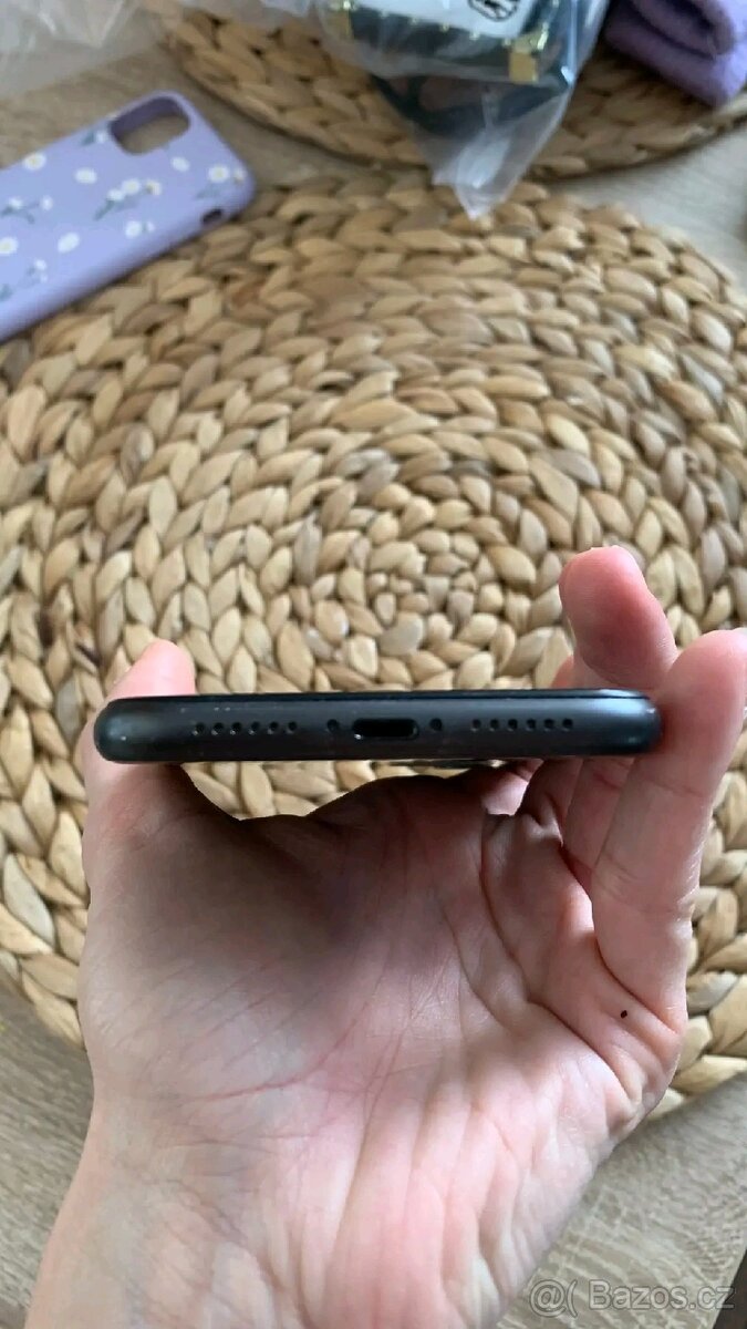 iPhone 11 64 gb černé barvy - 5