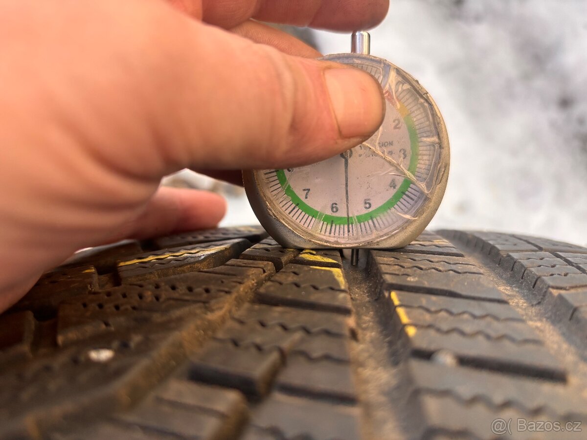 235/50/19 zimni pneu - 5