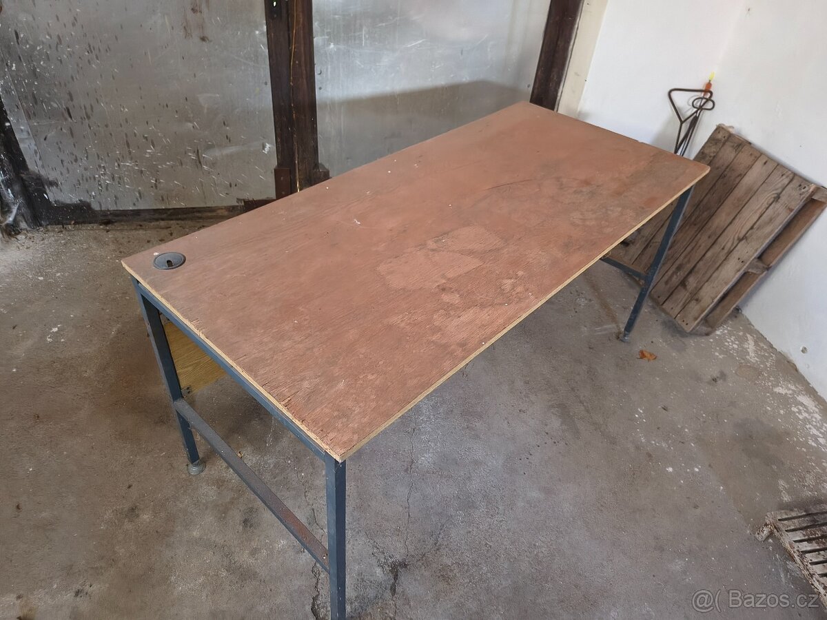 Pracovní stůl 152x70 - 5