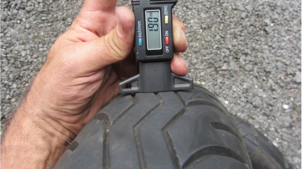 Metzeler 140/80/17, DOT3712 - 5