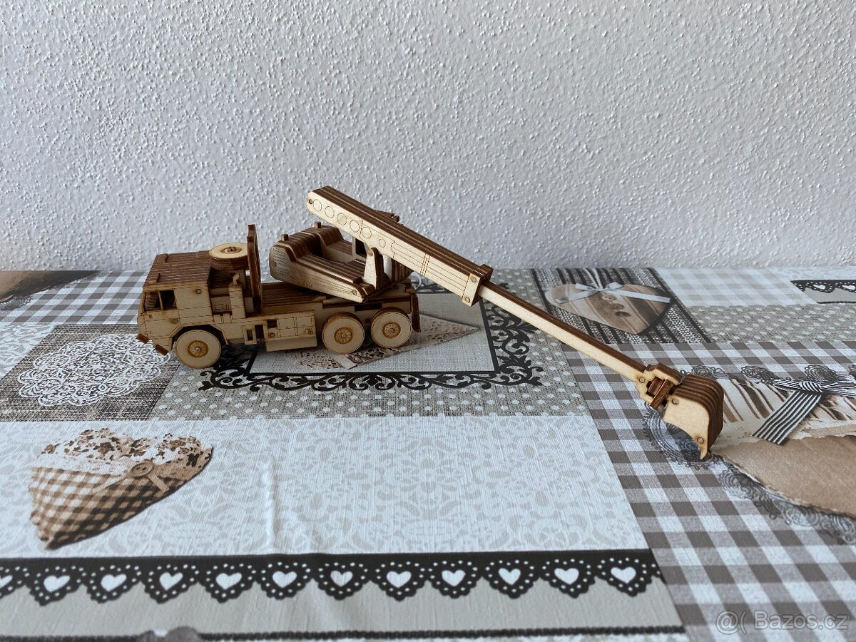 Nový dřevěný model TATRA 815-7 UDS - 5