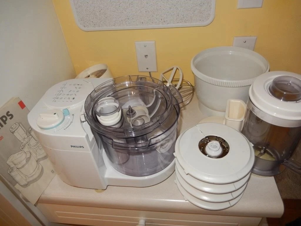 Koupím kuchyňský robot Philips Combi 3000 - 5