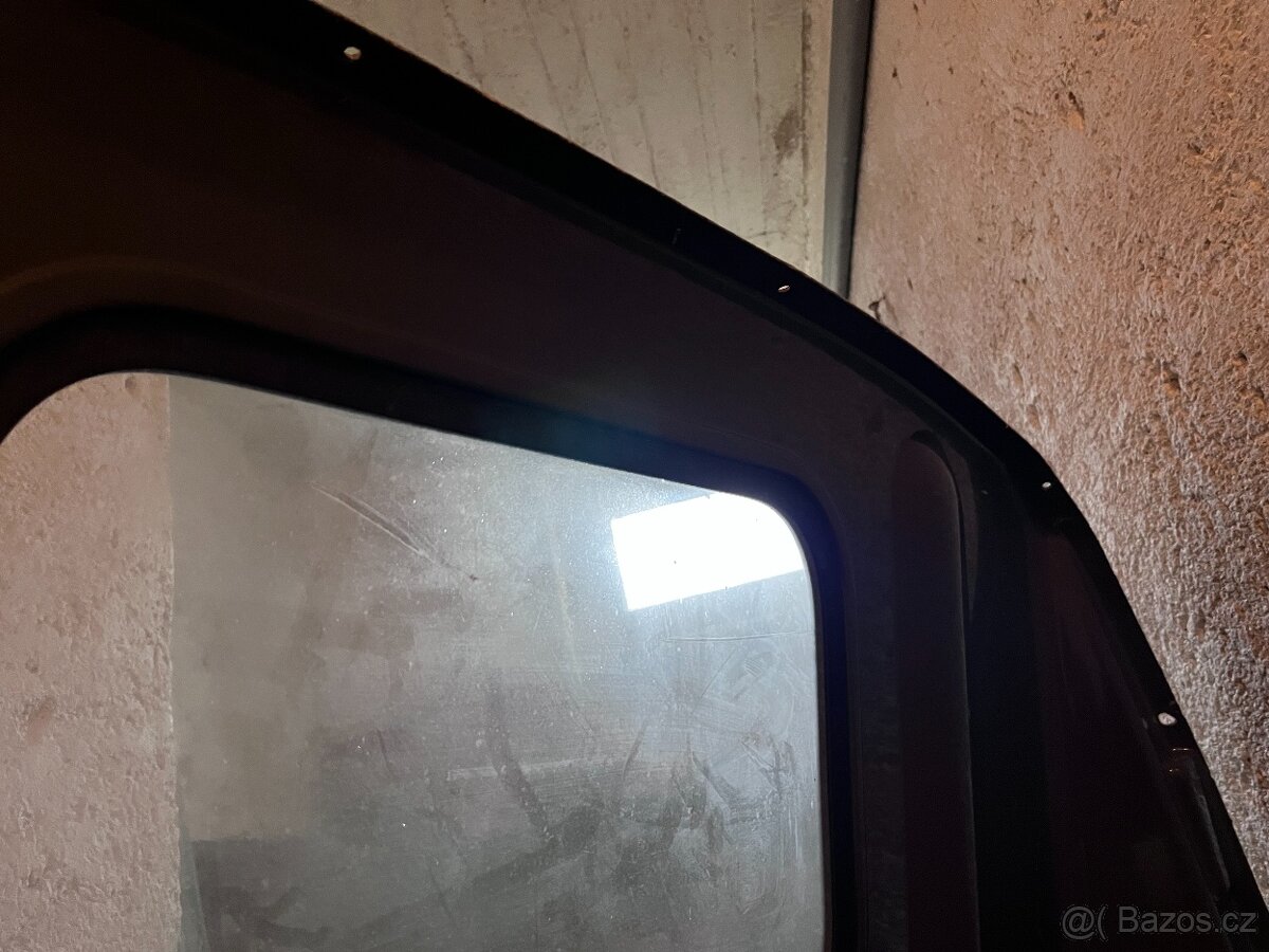 Přepážka na dodávku s oknem - 5