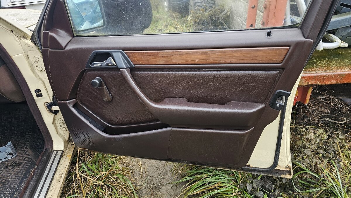 W124 200D manual - 5