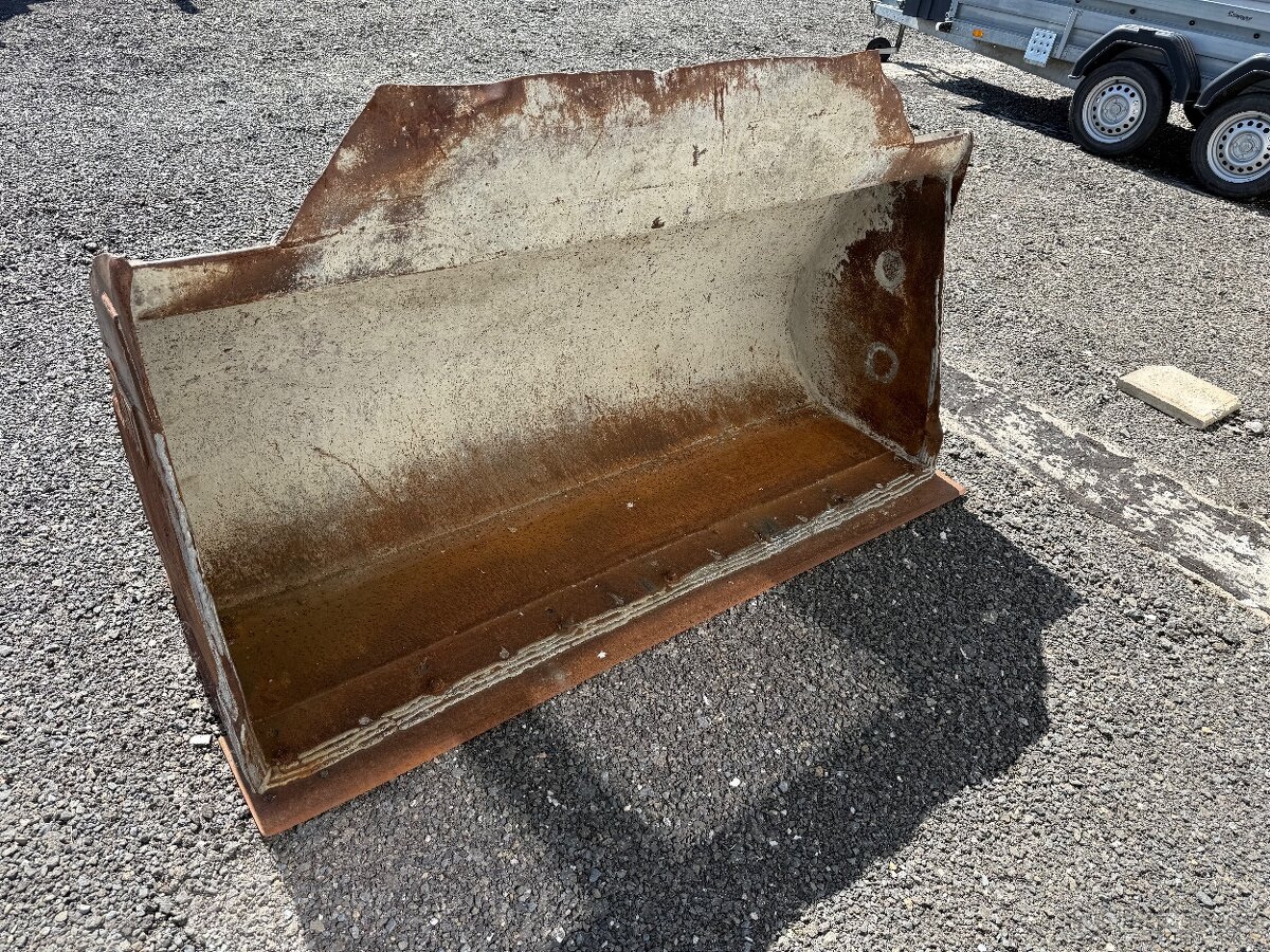 Prodám Caterpillar 906 - 5