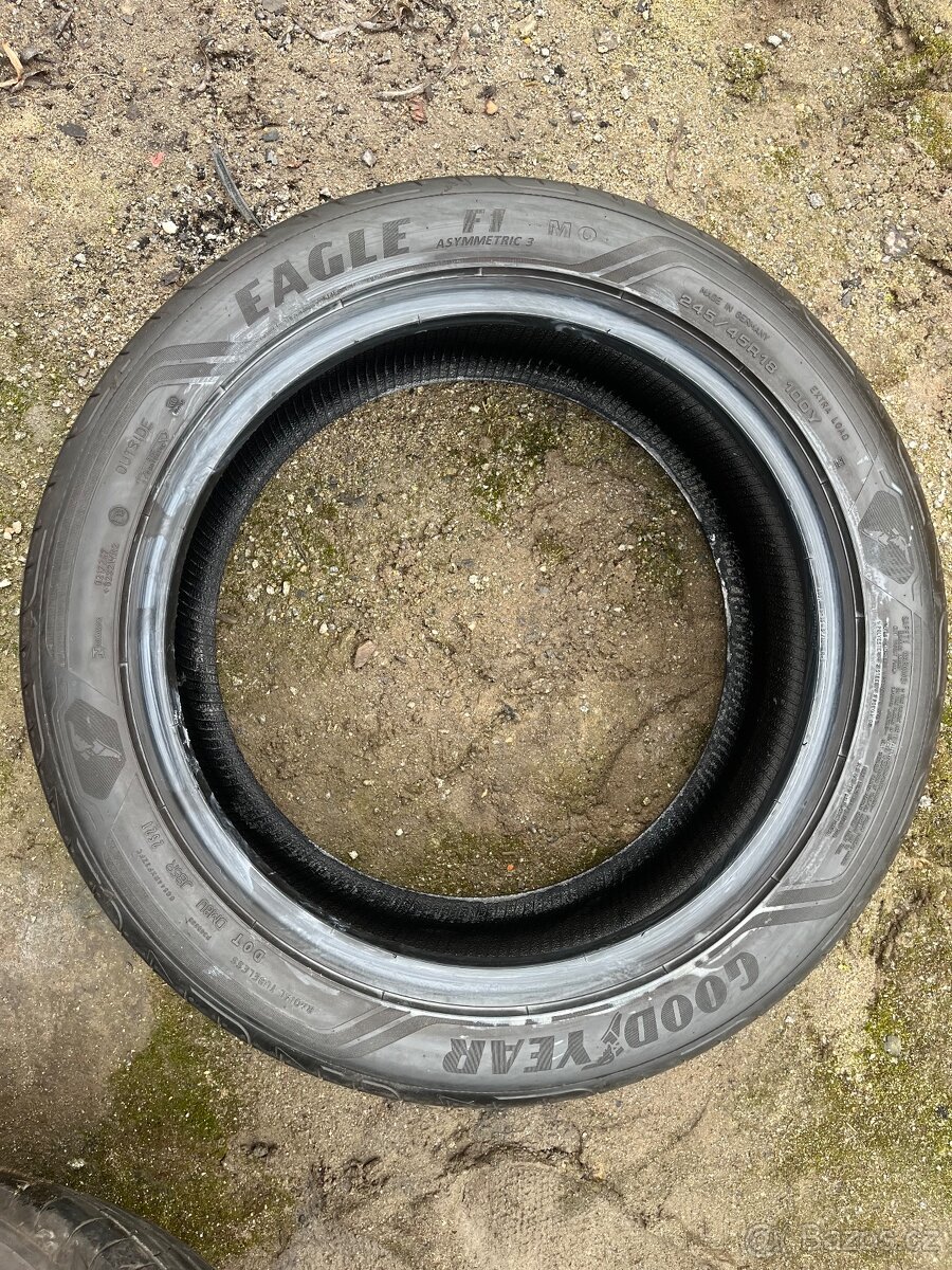 Pneu 245/45/18 - 5