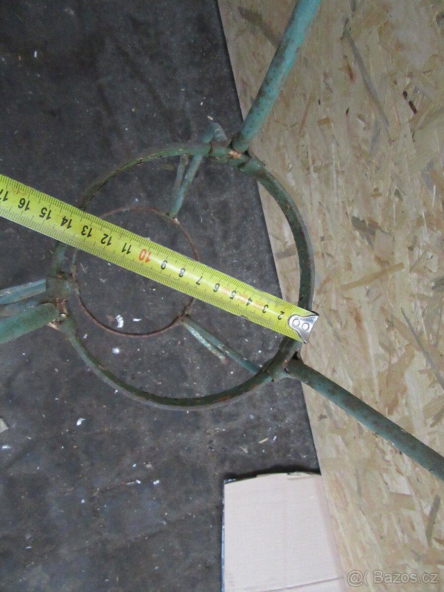 Nabízím starožitny stojan na lavor z 19 stol. Materiál želez - 5