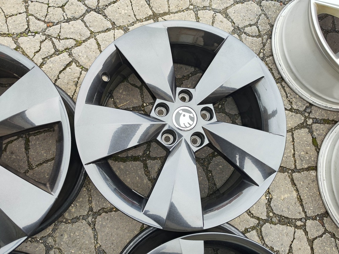 17"černá alu sada Nanuq 5x112 origo Škoda Kodiaq Tiguan 2 - 5
