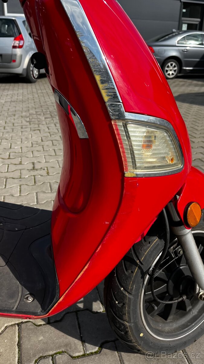 Skútr BEELINE ESTATE 50 2T - 5