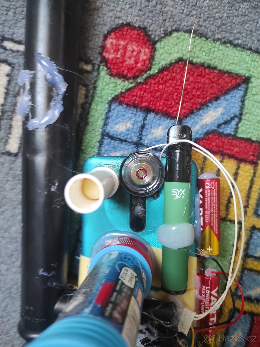 Prodávám telefon megafon - 5