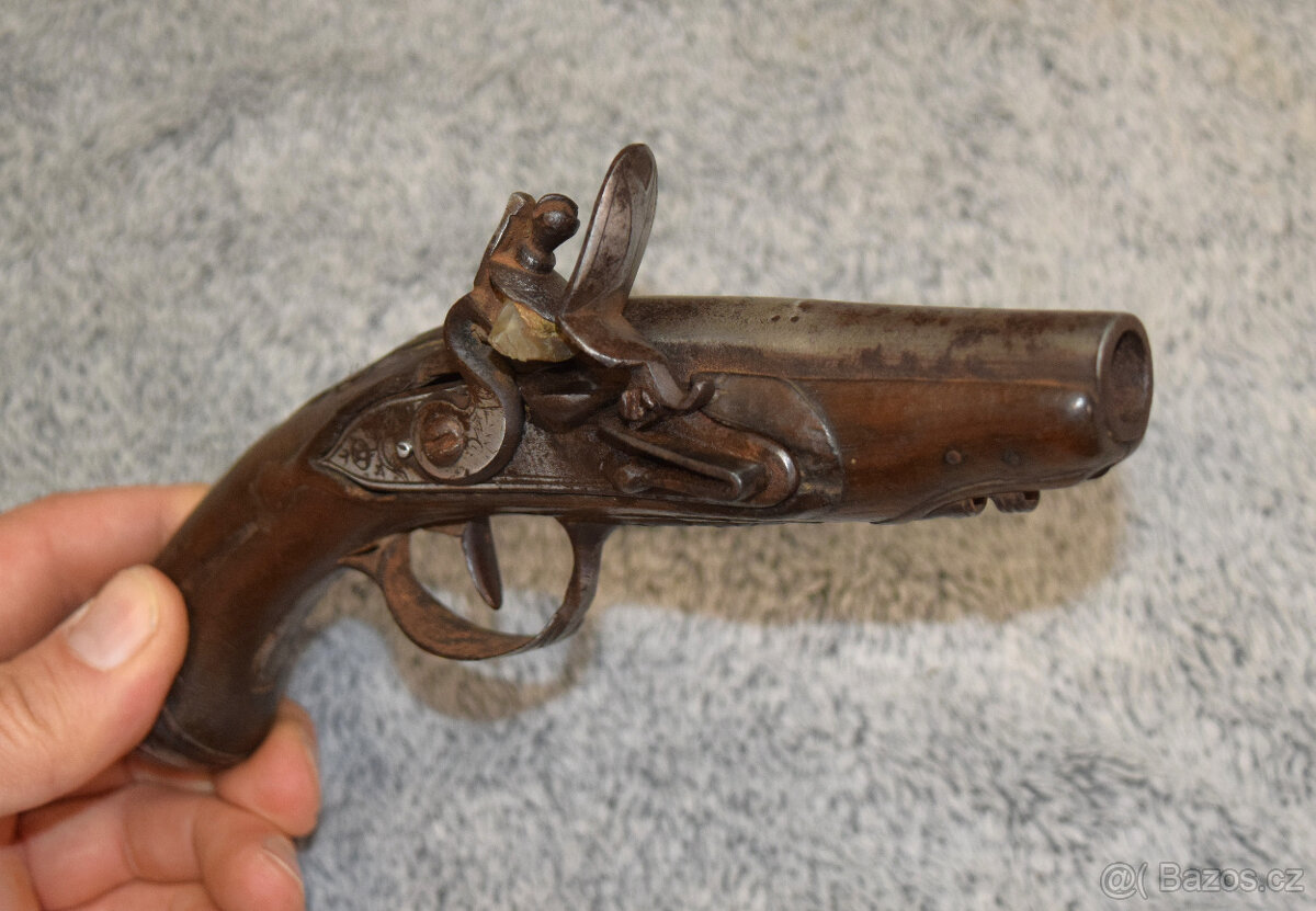Malá křesadlová pistolka - 5