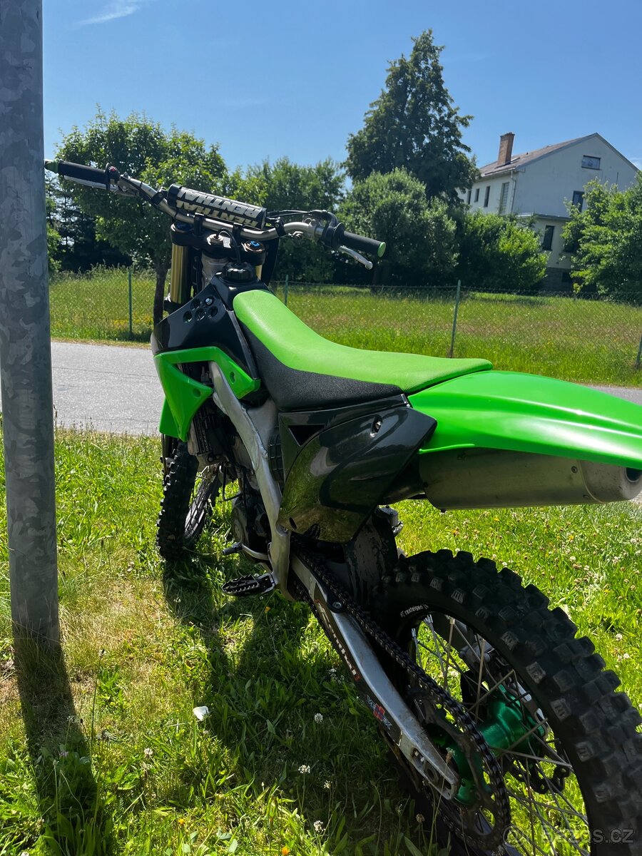 Kawasaki KXF 250 rok 2011 jedna vada a to spojkový koš