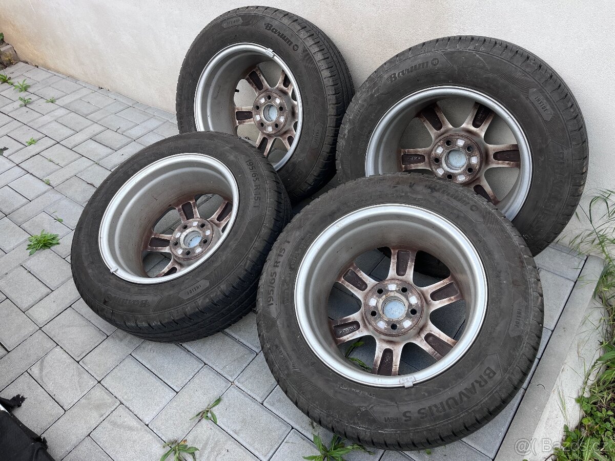 ŠKODA OCTAVIA 5x100 195/65 R15“ letni pneu vzorek cca 6,5mm - 5