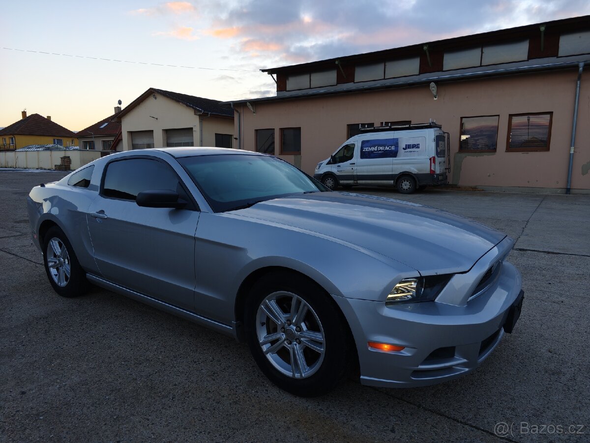 Ford Mustang 3.7 - 5