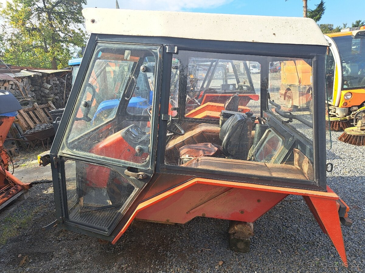 Kabina Zetor uřI 5211-7745. - 5