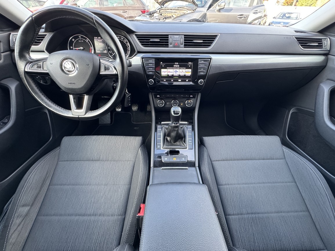 Škoda Superb 2.0TDi Ambition Xenony Navi Digi Klima - 5