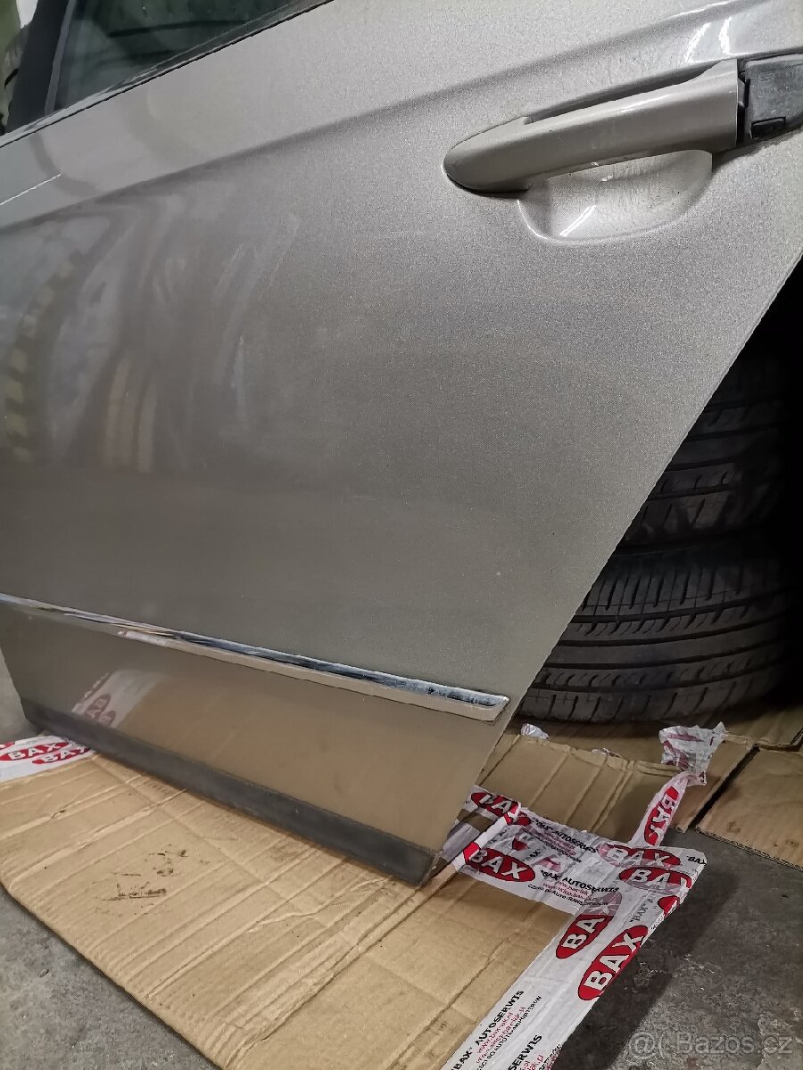 VW Passat B6 combi zlatá LD1W LZ dveře - 5