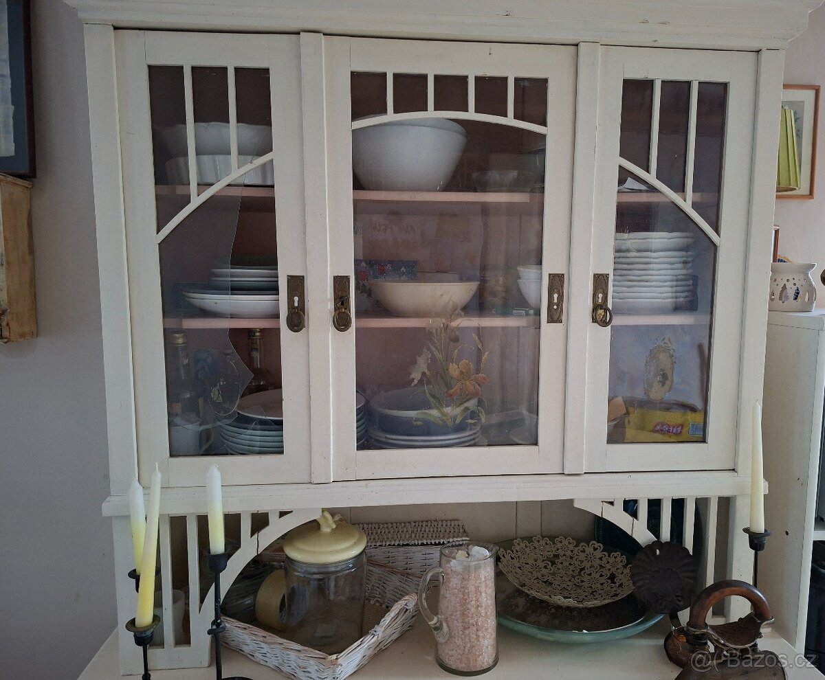 Starožitná kredenc - 5