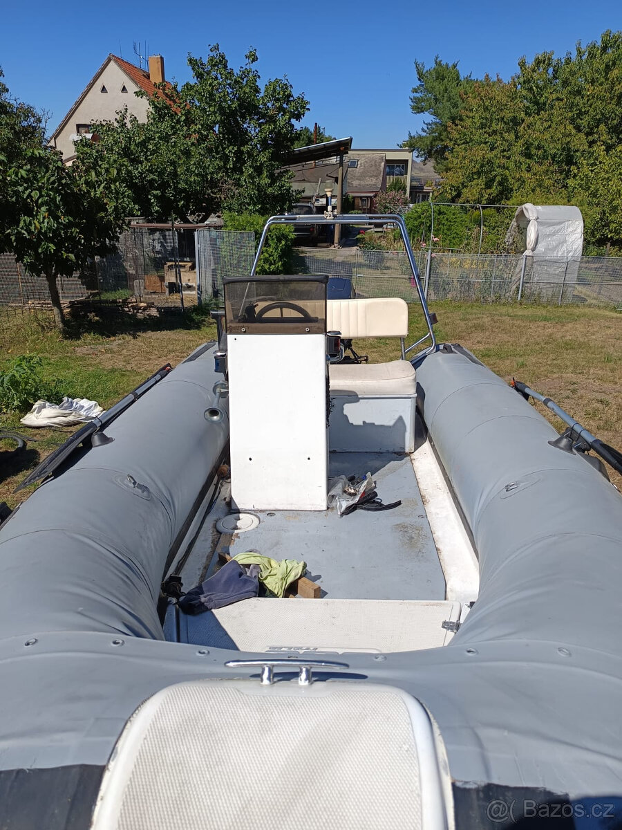 Motorový člun Bat Baltic XL - 5