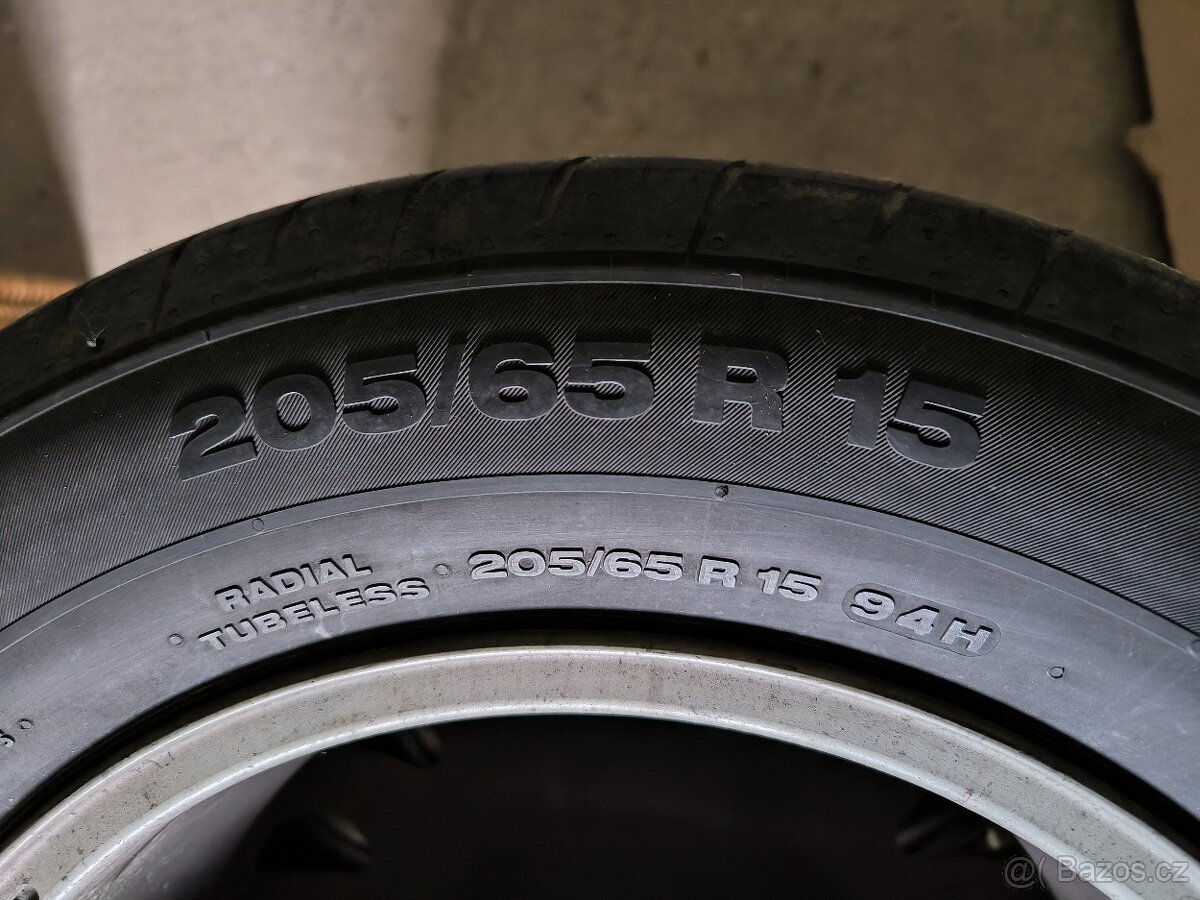 Pneu Continetal 205/65 R15 - 5