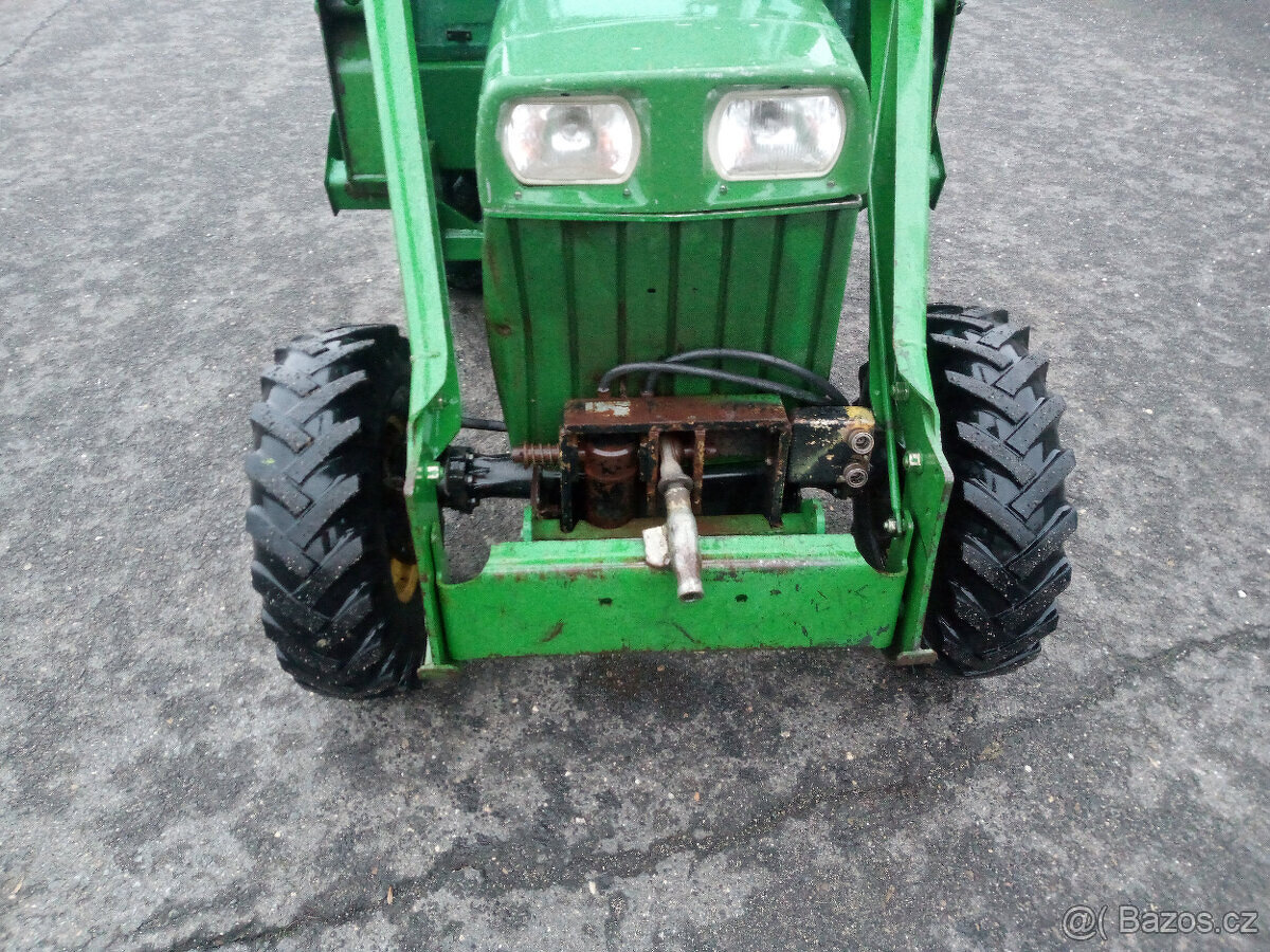 MALOTRAKTOR JOHN DEERE S ČELNÍM NAKLADAČEM - 5