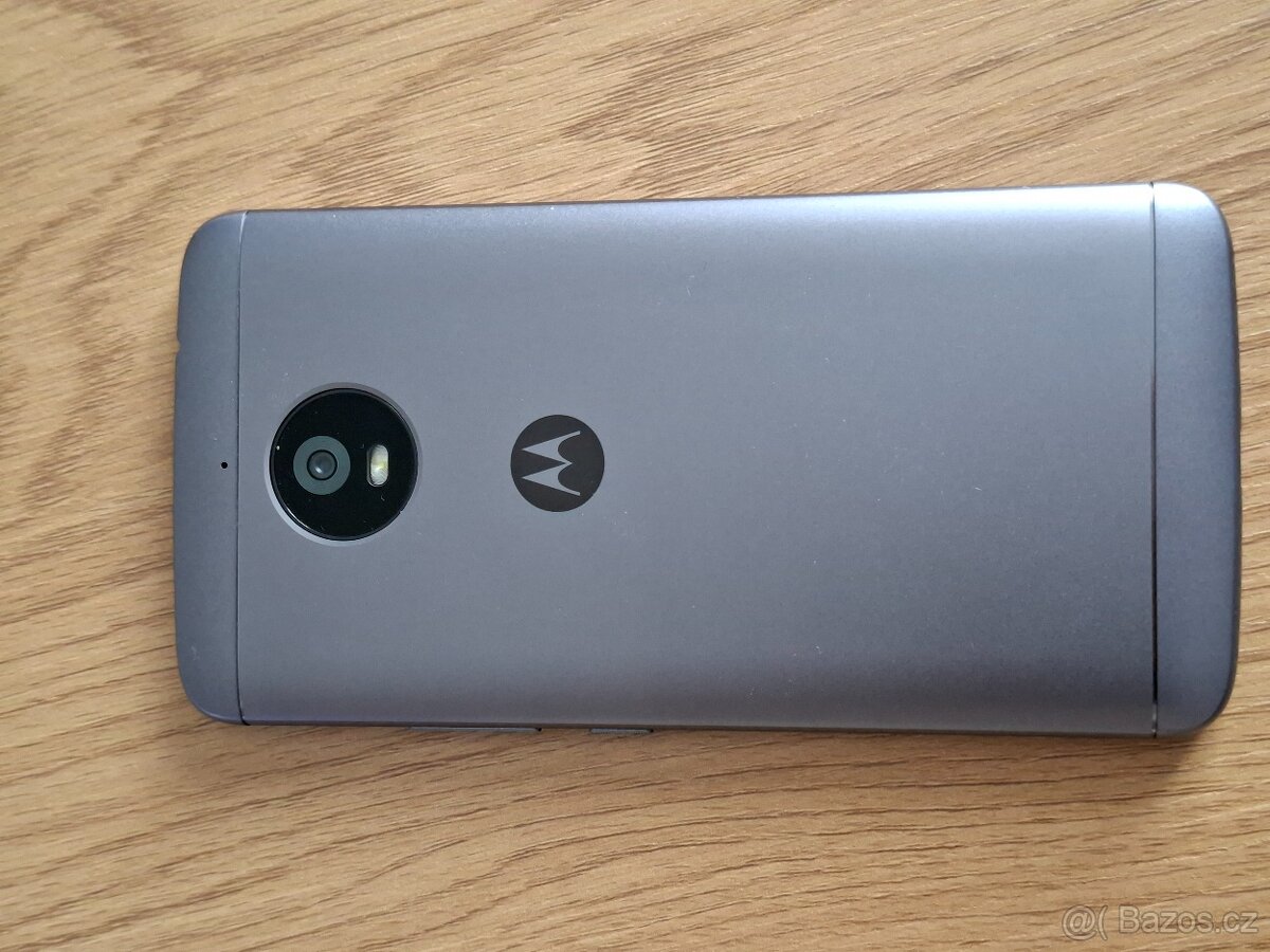 Mobilní telefon Motorola Moto E4 Plus - 5
