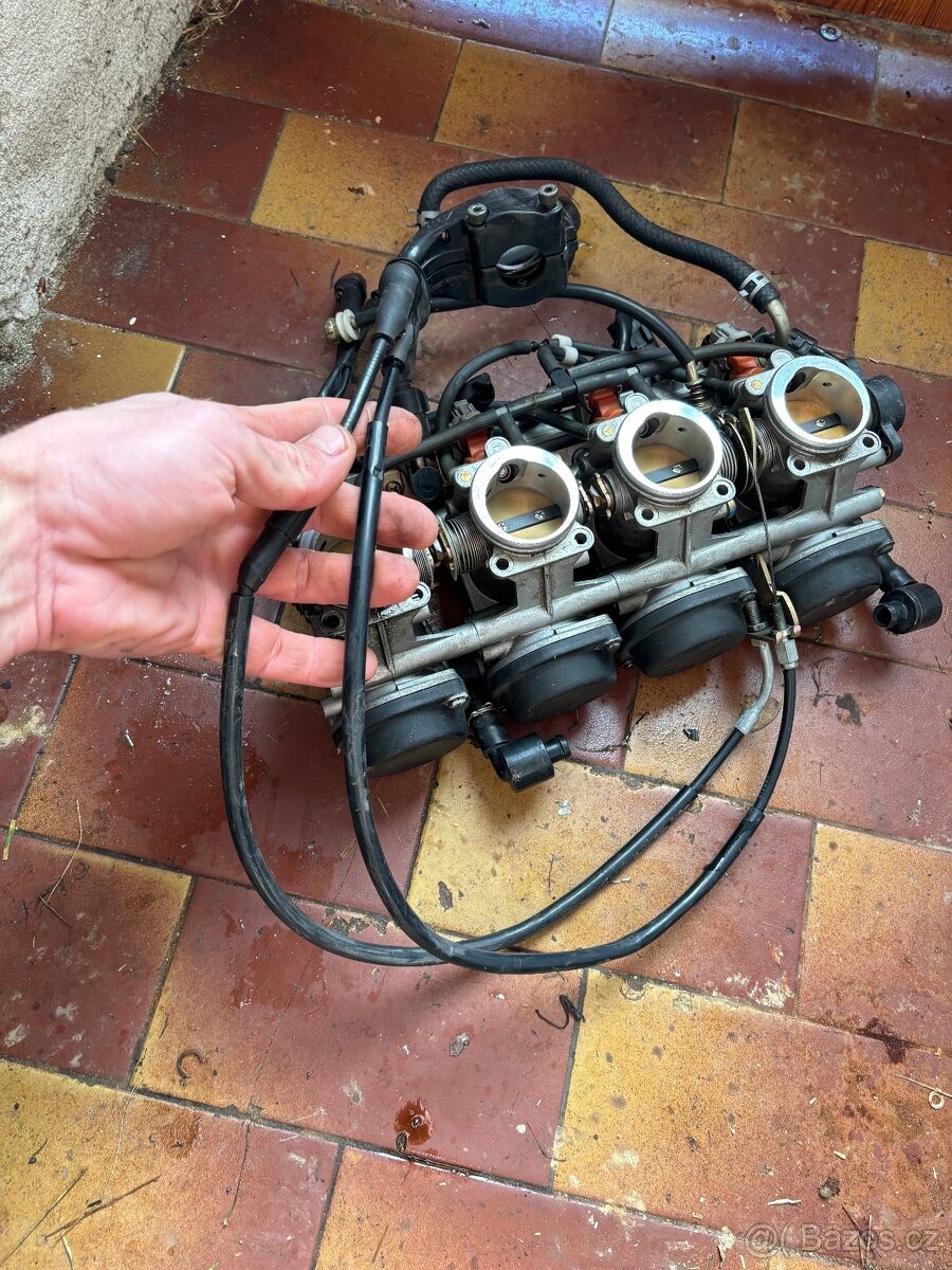Vstrikovace na Yamaha R1 02-03 04-06 07-08 09-11