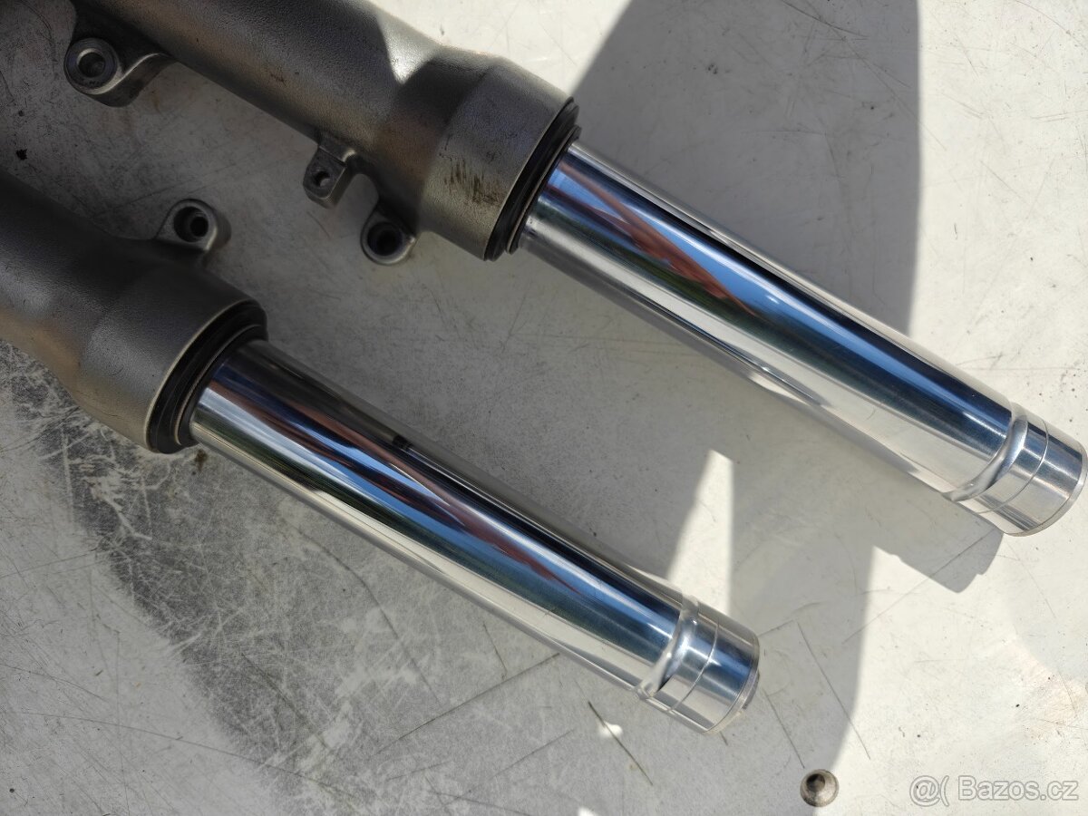 Honda FJS 600 / 400 Silver Wing - přední tlumiče - kolo - 5