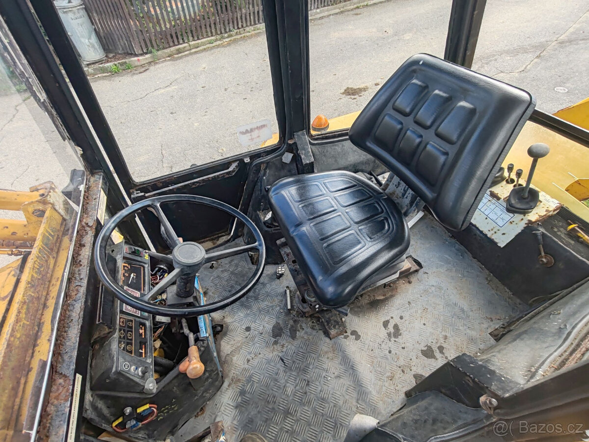 traktor bagr / buldobagr Lewis Badger 4x4, 275 000kč + DPH - 5