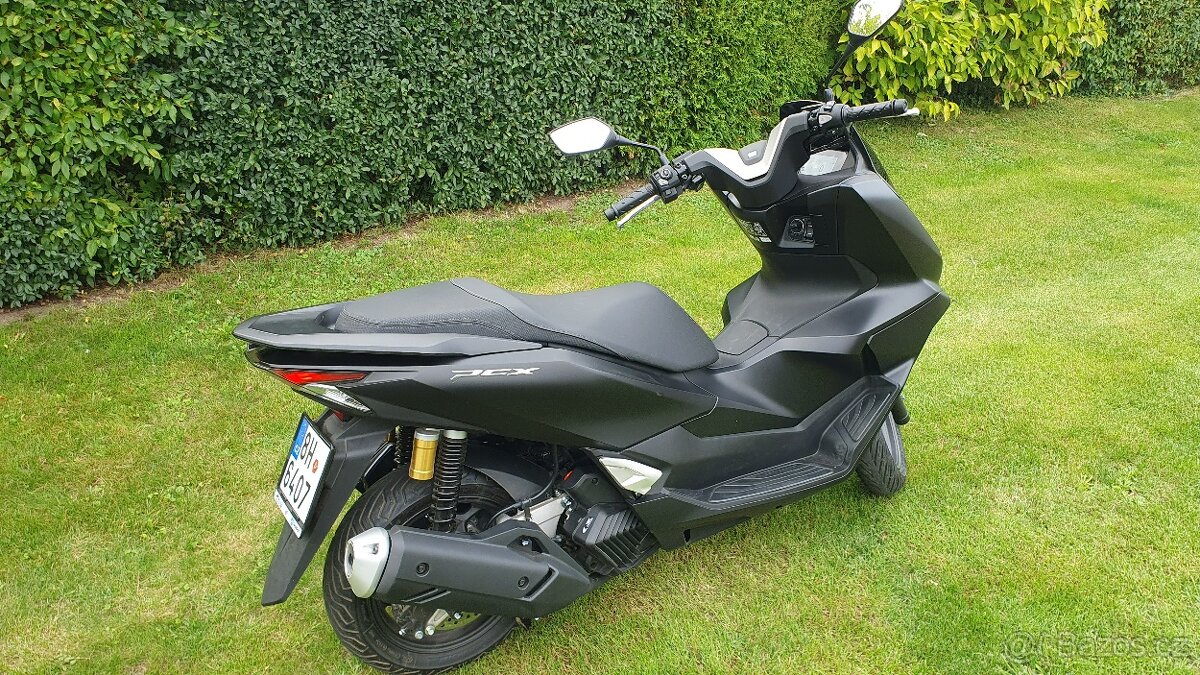 Půjčení skútru v Hradci Králové, zcela nová Honda PCX 125 - 5
