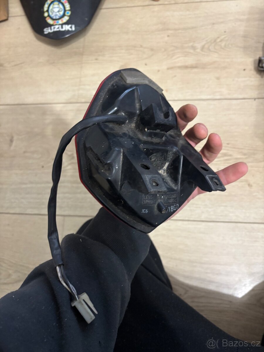 Podsedadlovy ram a plast na Suzuki Gsxr 1000 03-04 - 5