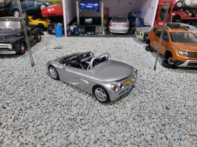 model auta Renault Spider sport 1999 Otto mobile 1:18 - 5
