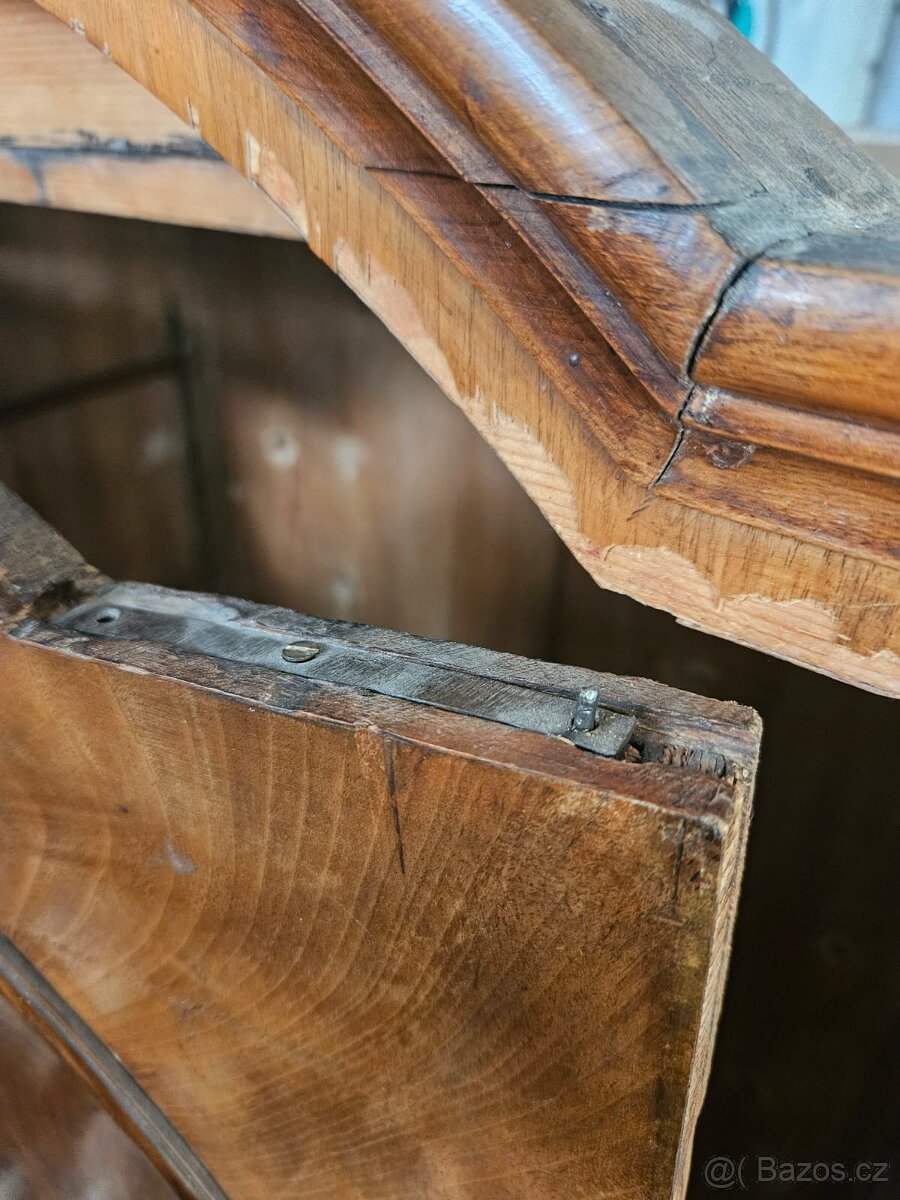 Krásná skříň k renovaci - 5