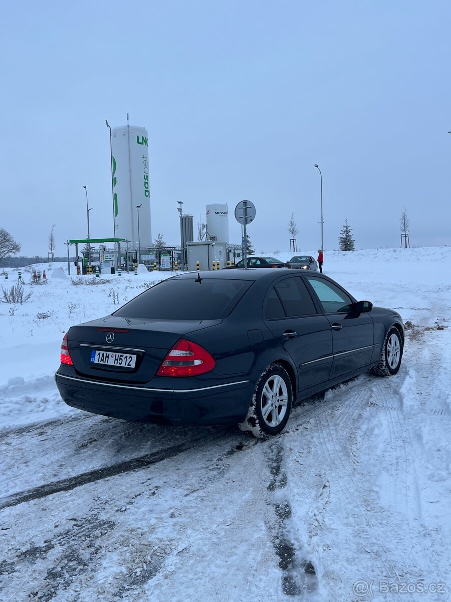 Mercedes-Benz W211 - 5