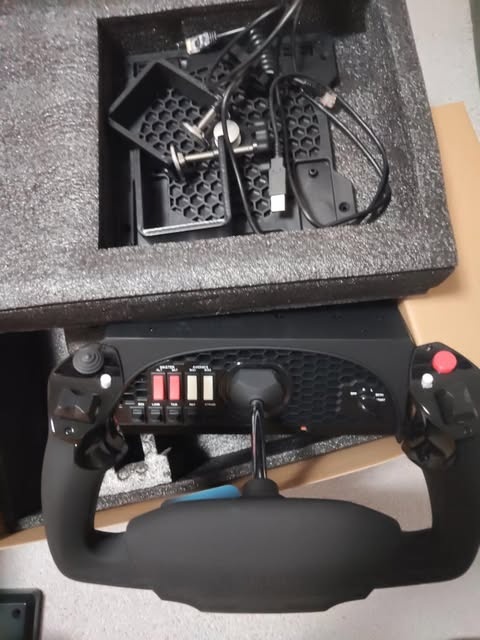 Honeycomb Alpha Yoke, Bravo Throttle + Letecké pedály Logite - 5