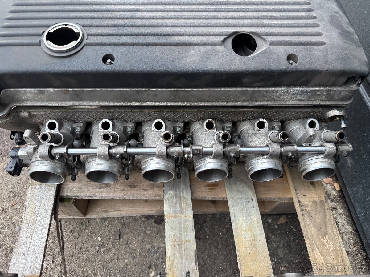 BMW E46 M3 S54B32 hlavy - 5