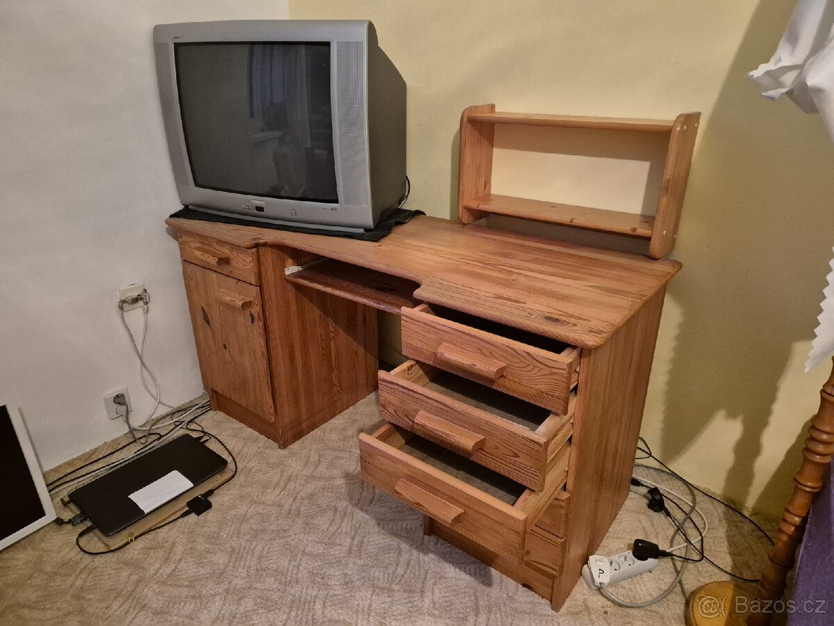 Kancelářský stůl dřevěný, vč.police - 5