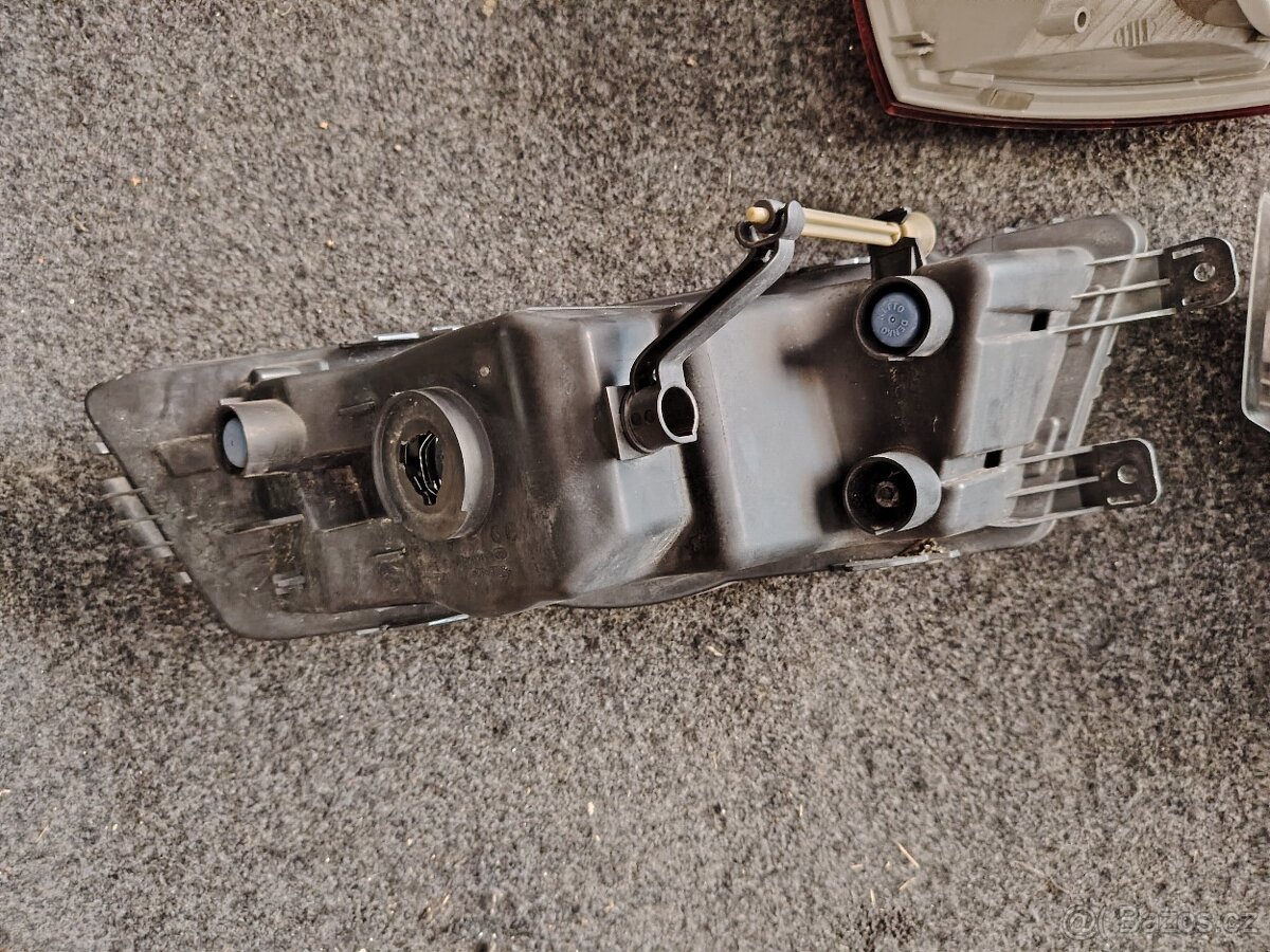 Škoda rapid Zadní světla, mlhovky a volant - 5