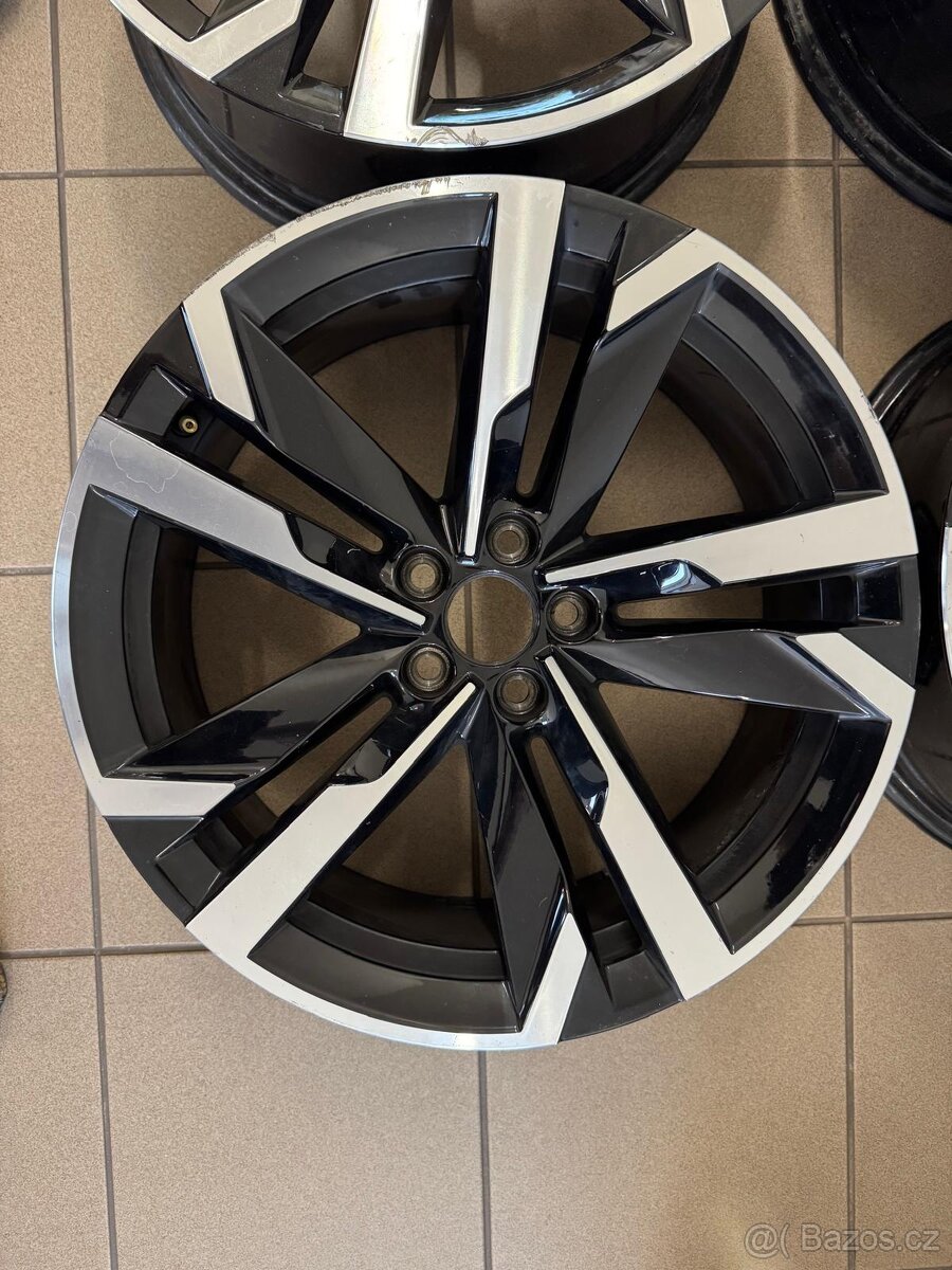 Hliníková kola SUPERIOR R18 - 5