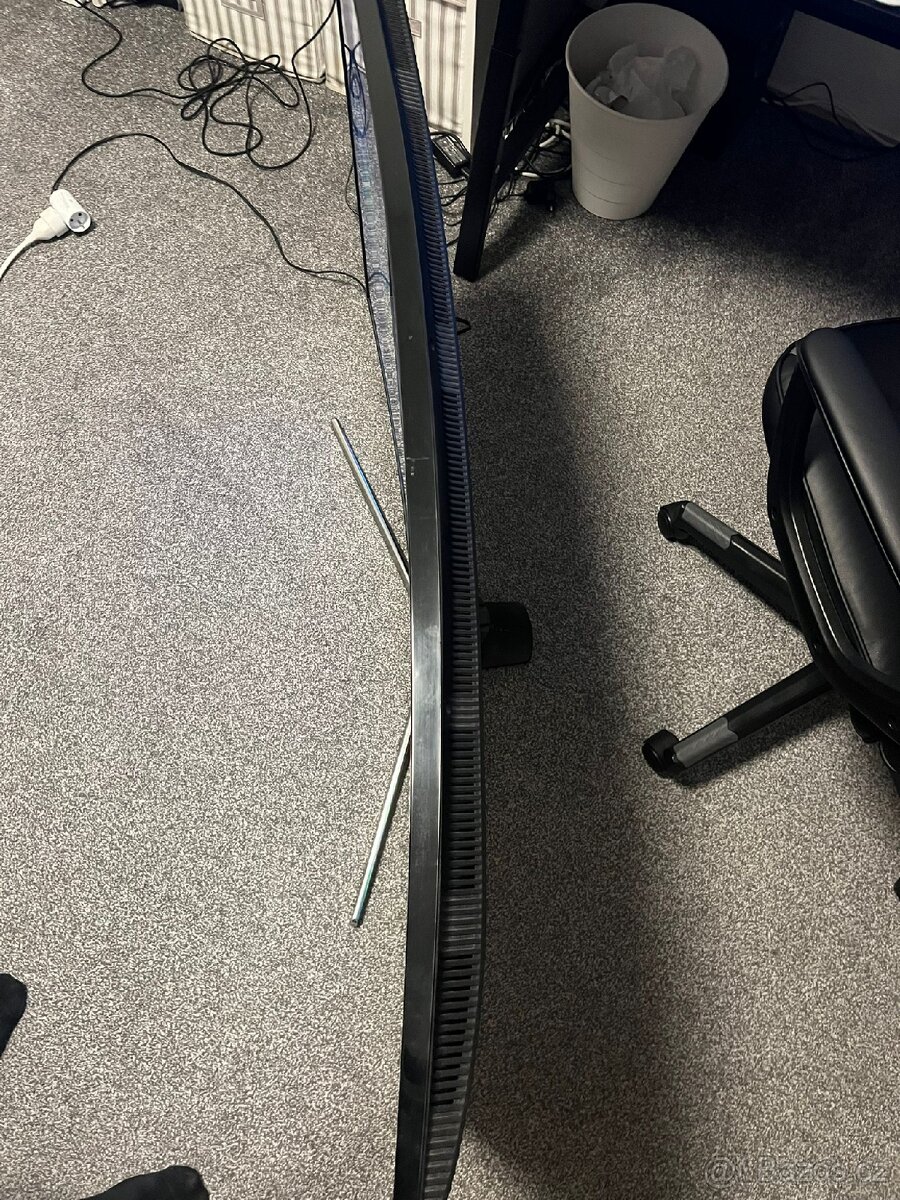 4K Prohnutá Samsung TV 139cm - 5