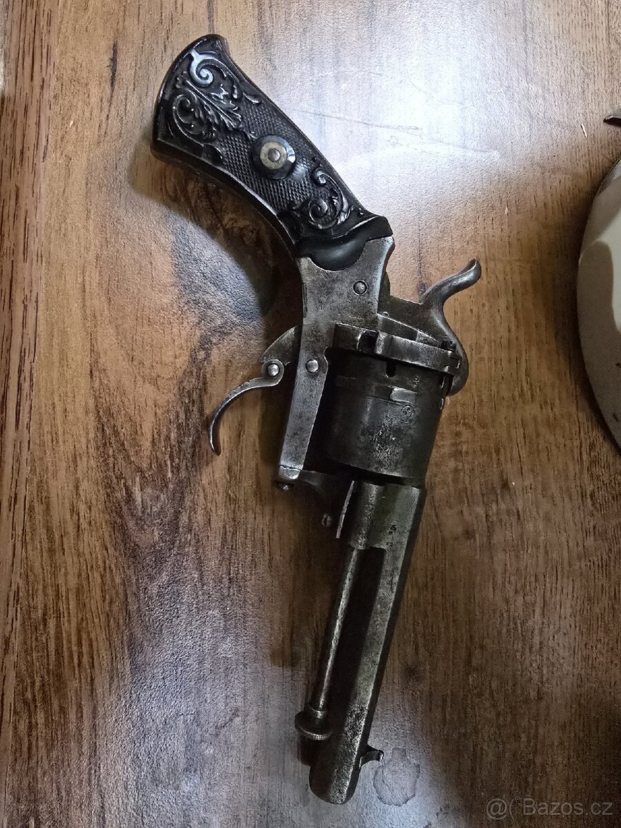 KRASNY STARY HISTORICKÝ REVOLVER 7MM - 5