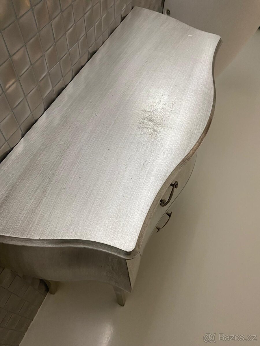 Stříbrná komoda - 5