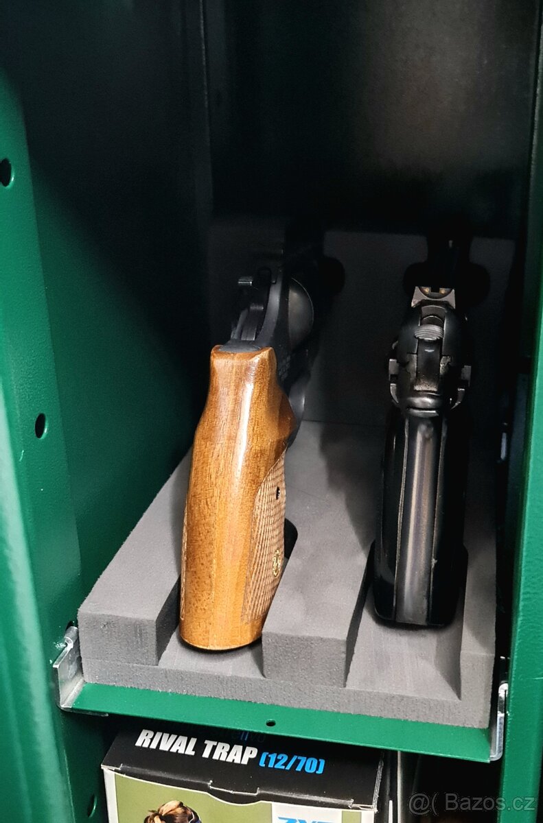 Trezor na 5 zbraní+4 poličky+schránka - 5