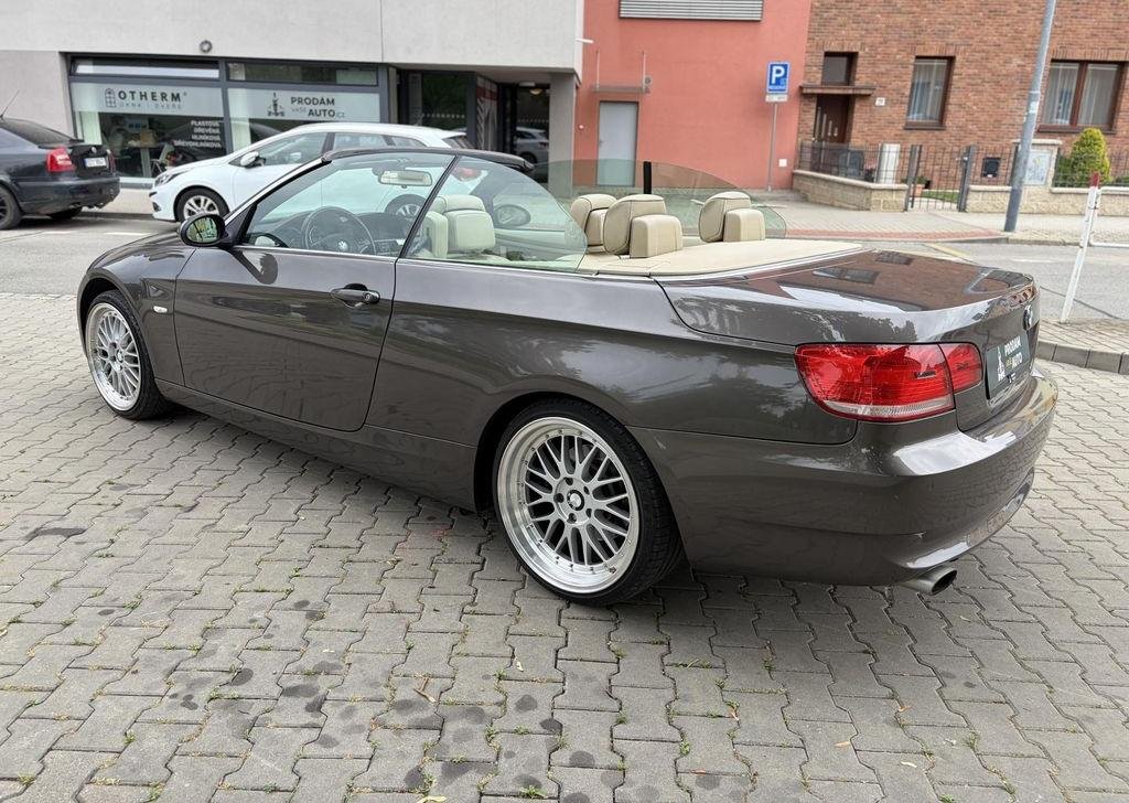 BMW Řada 3, 320i cabrio e93 manuál - 5
