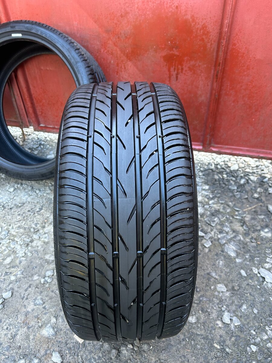 Prodám gumy 235/35/19 - 5