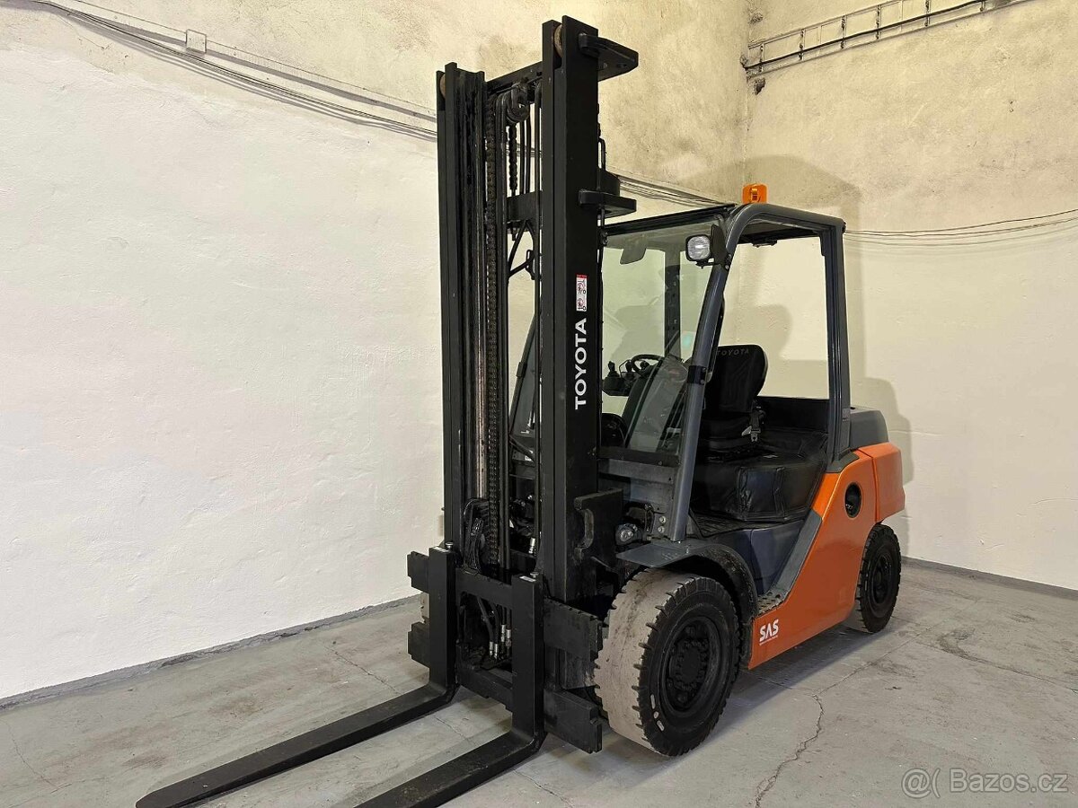 Vysokozdvižný vozík TOYOTA 4t, r.v. 2017 - 5