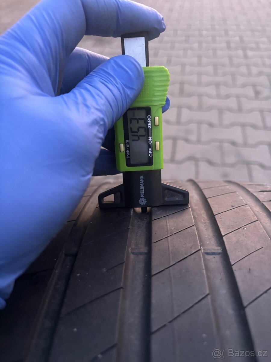 Bridgestone 235/35/19 - 5