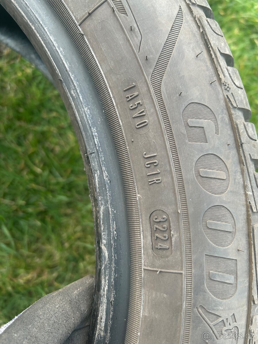 Zimní pneu Goodyear 195/60 R18 - 5
