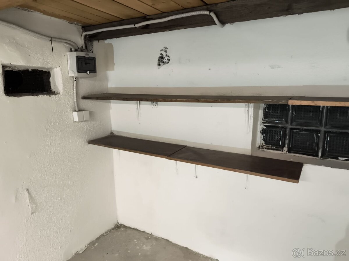 Pronájem 2garáž + elektřina - 5